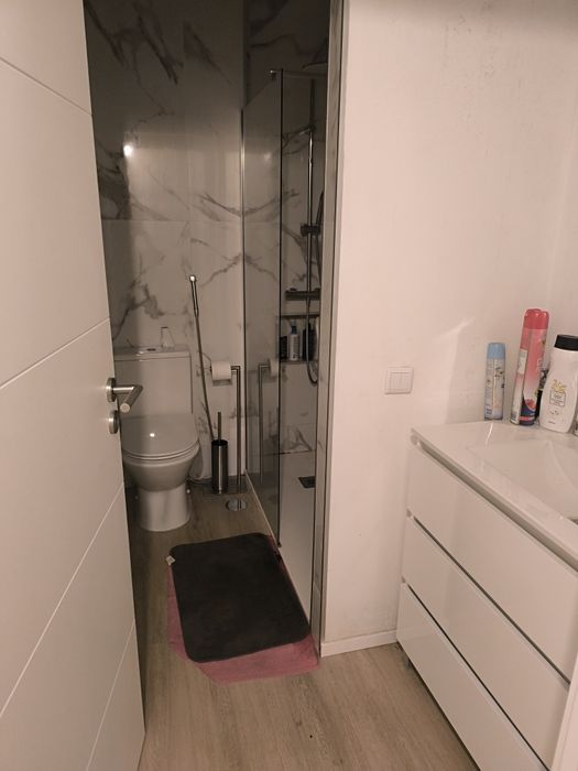 Quarto mobilado para arrendar