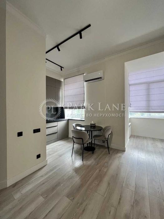 Продаж квартири в історичному центрі, ремонт до револ.