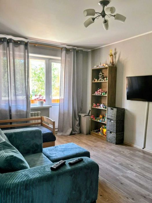 Продам хорошу світлу 2-к квартиру з ремонтом у м.Бровари. Вул.Аркадія Голуба (Постишева). Чудовий стан! Меблі і техніка! Окремі кімнати