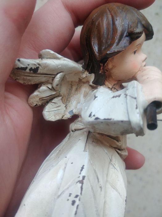 Figurka aniołek z fletem