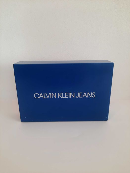 Reclame Publicitário Calvin Klein