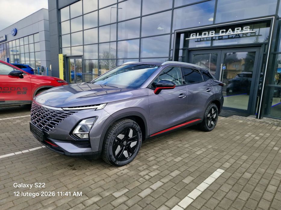 Omoda 5 Omoda 5 Premium z czerwonymi elementami wykończenia 2025r