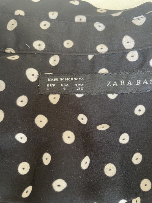 Camisa preta. ZARA. Tipo seda. Tamanho S.