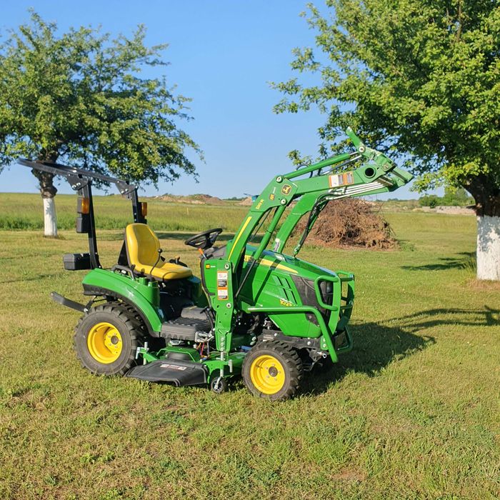traktor John Deere 1023e