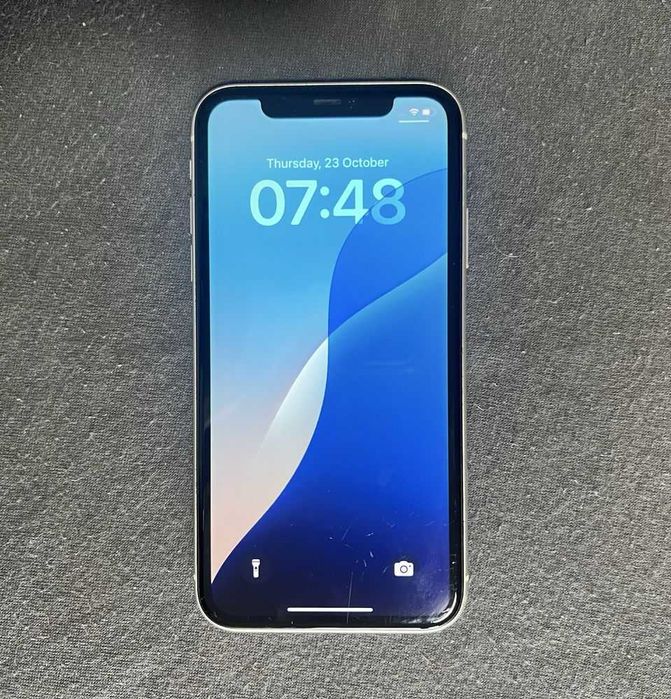 iPhone 11 White 64GB – Battery at 71% – Used with Original Box64737765843329120