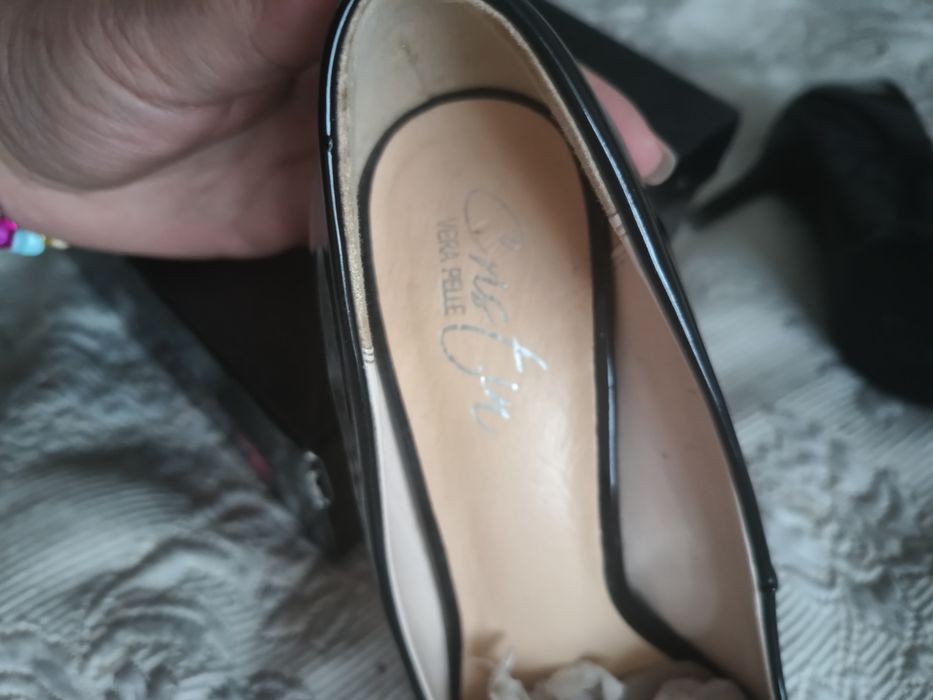 Стильні шкірянні туфельки