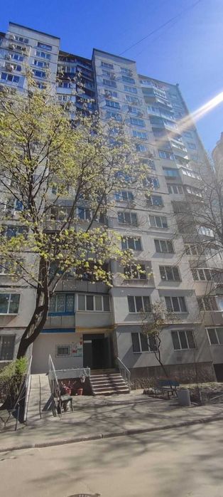 Світла Двох кімната квартира метро Шулявка.