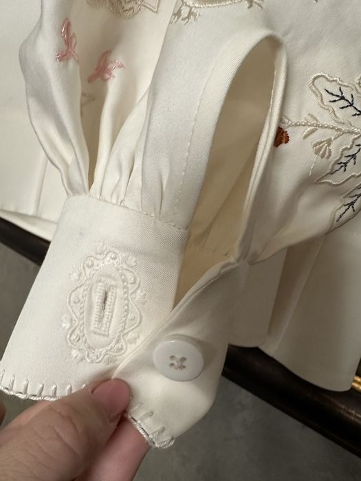 Вишиванка GUNIA яку одівала п.ЗЕЛЕНСЬКА