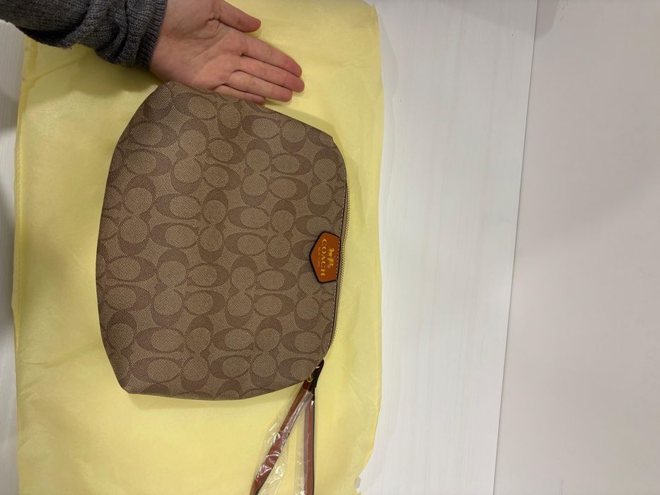 Bolsa coach  necessaire cloutch mala de mão castanha bege
