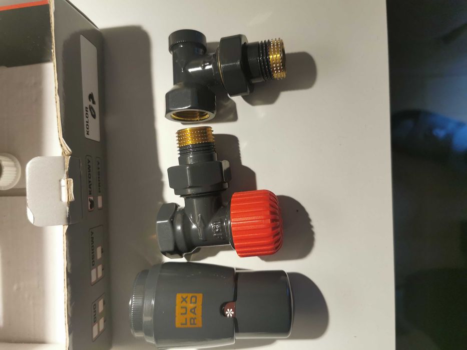 Zestaw zaworów termostatycznych ral 7016L nowy