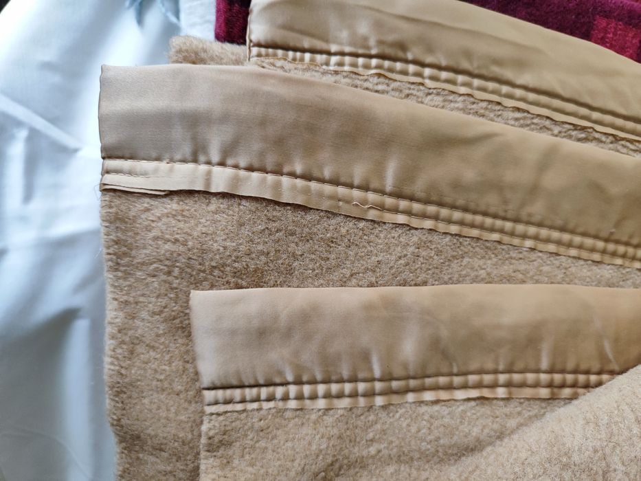 Тонка якісна вовняна ковдра