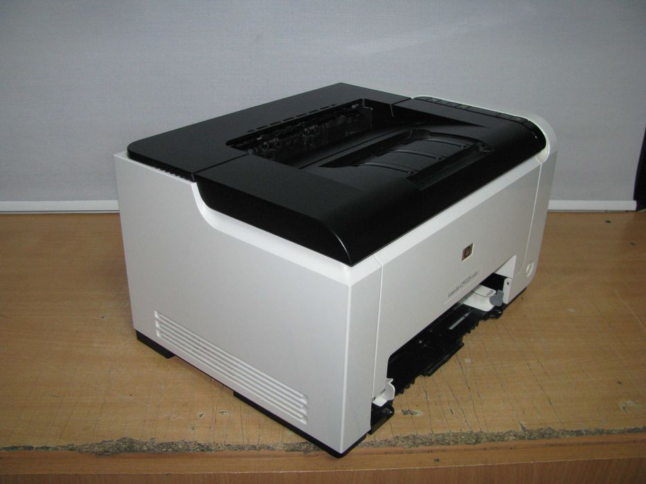 Принтер лазерний HP Laserjet CP1025