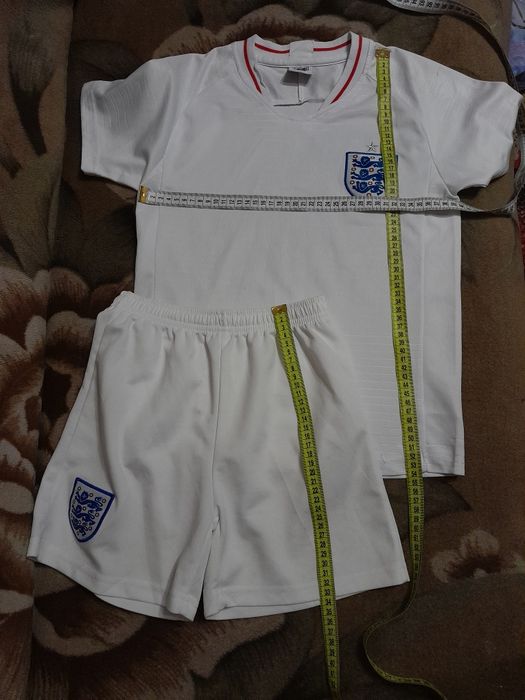 Продам  мальчиковые костюмы футбольные,104- 110 - 150,   бутсы, гетры,