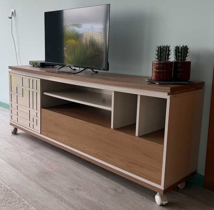 Móvel de televisão