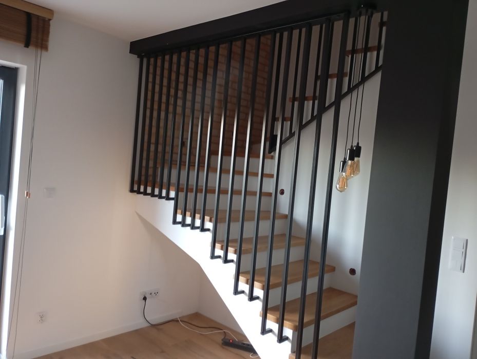 Balustrady nierdzewne szklane schody bramy