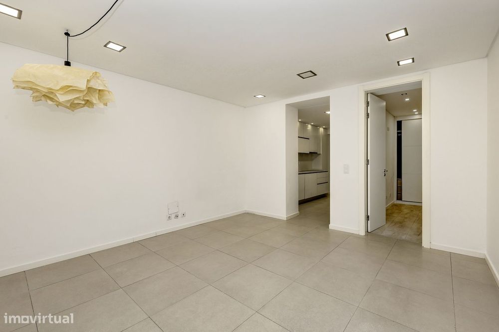 Apartamento com Terraço junto ao Metro do Rato