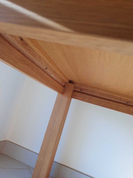 Mesa de apoio em madeira maciça