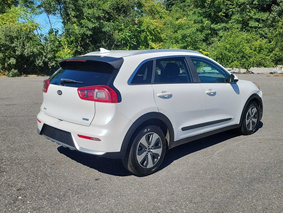 Kia Niro LX      2018