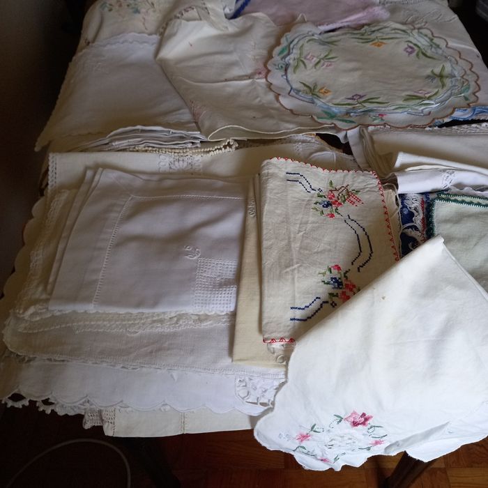 Lote de 150 panos bordados
