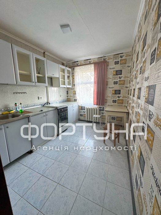 Двокімнатна 52м2, ЦЕГЛА, два балкони!