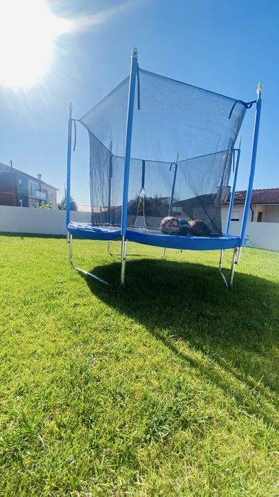 Trampolim excelente para brincar
