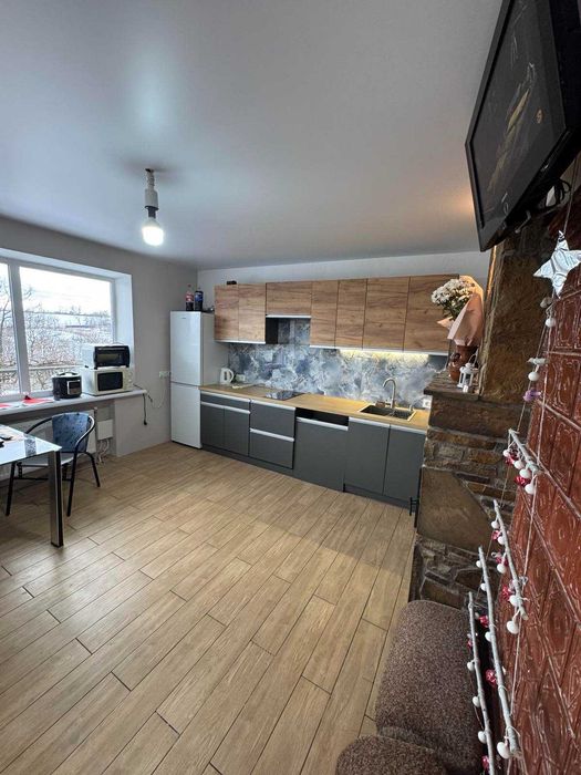 Затишний будинок за містом, чекає на ВАС!