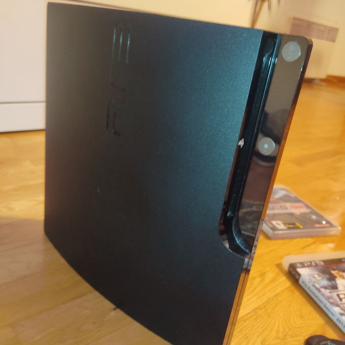 Ps3 +2 comandos+8jogos+2microfones singstar