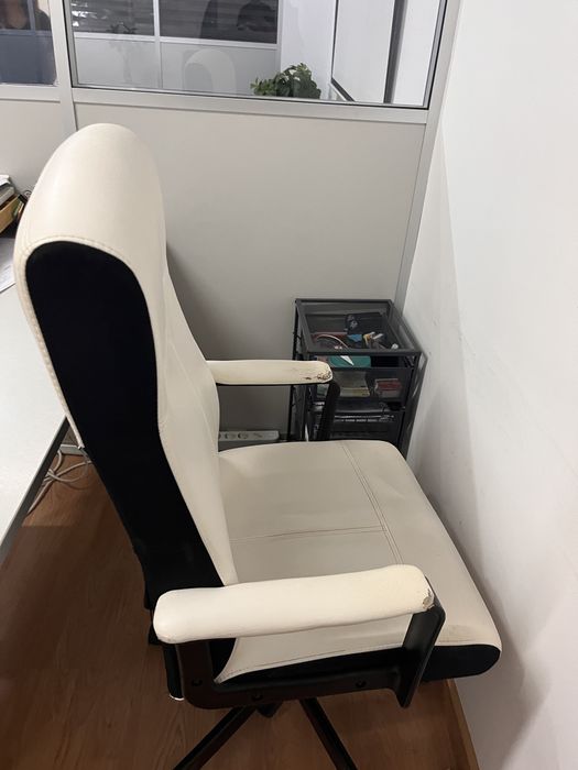 cadeira confortavel branca