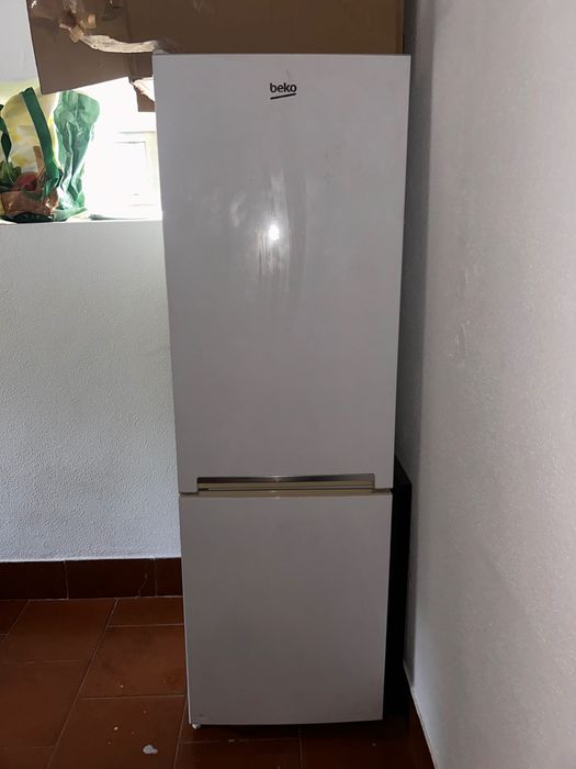 Frigorífico combinado Beko com congelador