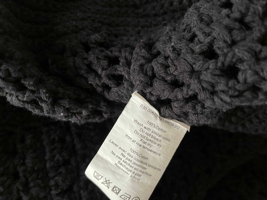 Sweter Rixo czarny szydełkowy kołnierz falbanki