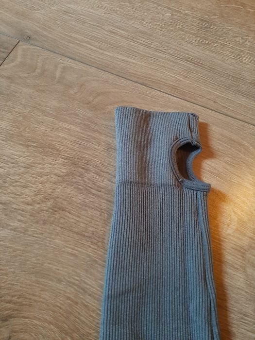 Szary top z długim rękawem house