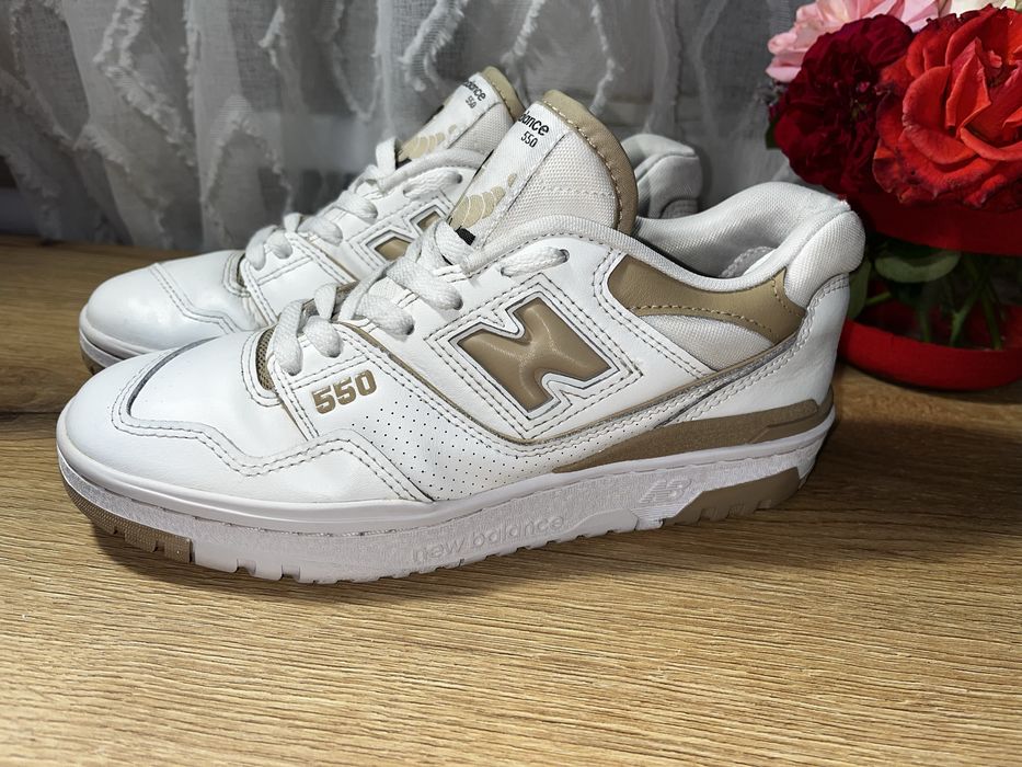 Жіночі шкіряні кросівки New Balance 550 White / Beige