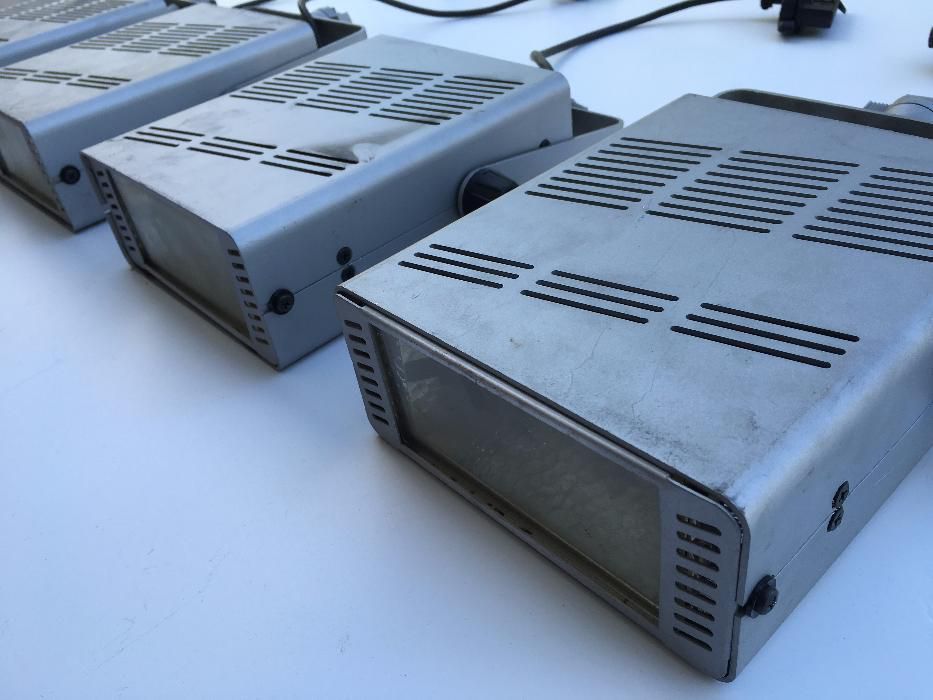 Vendo Projectores 150W 220v (17 unidades disponiveis)