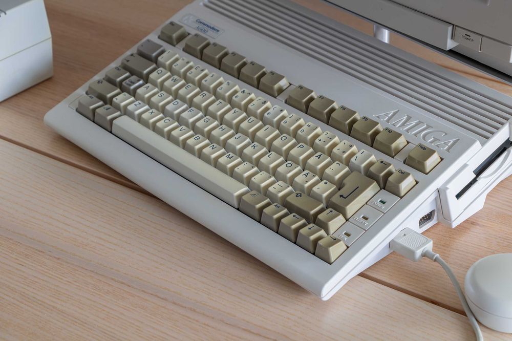 Komputer Amiga 600 , zasilacz, mysz, komplet, HDD