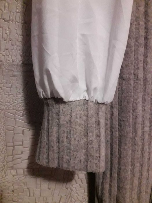 Трикотажна сукня з шифоновими рукавами.
Shein