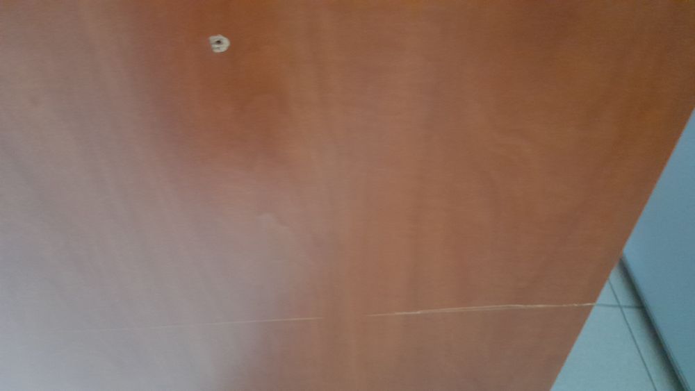 Armário  com  2 portas e 4 gavetas