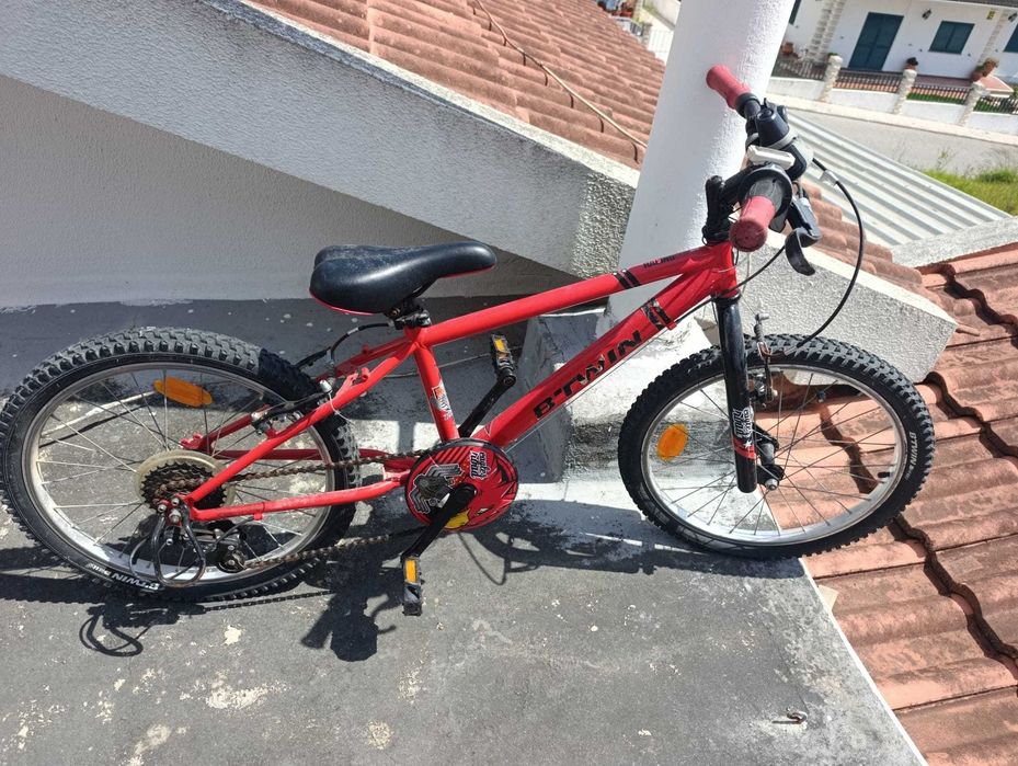 Bicicleta criança vermelha