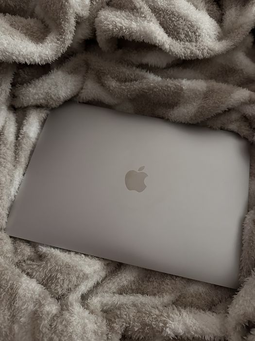 MacBook Pro 13-inch (2020, Intel) - wersja z Touch Barem
