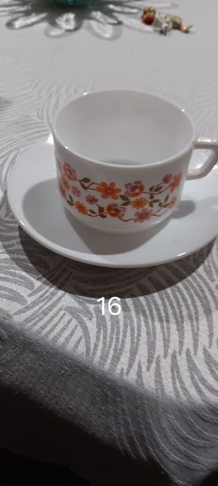 Conjunto de louça bastante completo