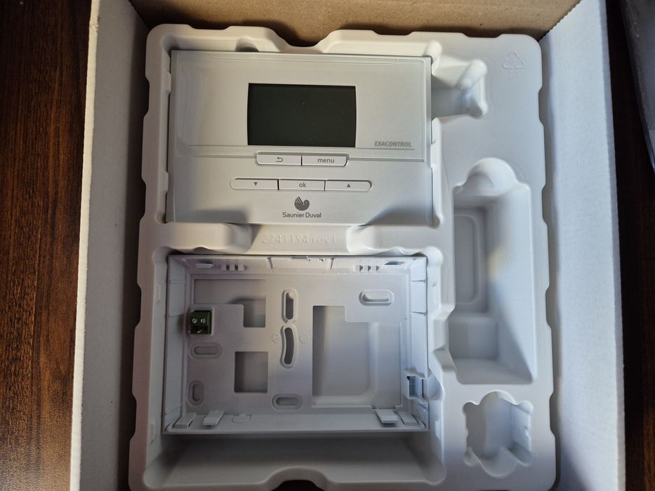 Regulator pokojowy Saunier Duval Exacontrol E7C + sensor