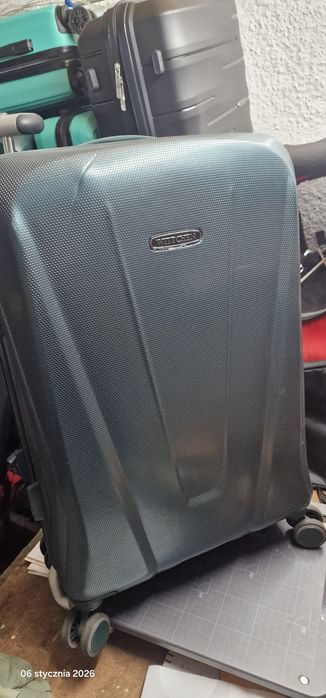 Walizka jak nowa, mały defekt