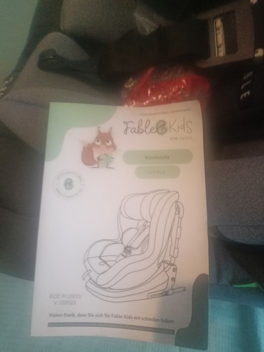 Nowy fotelik samochodowy ISOFIX