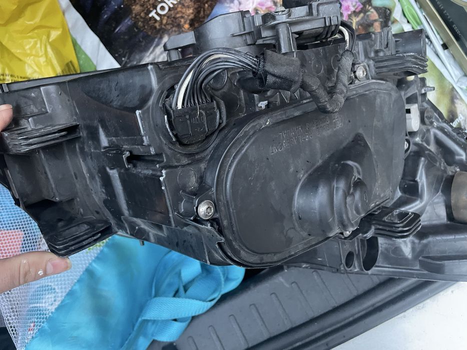 Lampa volvo s60 II bixenon