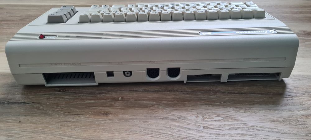 Commodore 64G sprzedam