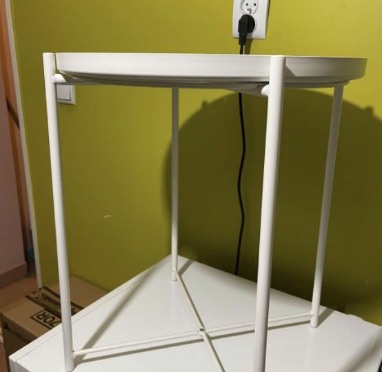 Stolik biały metalowy