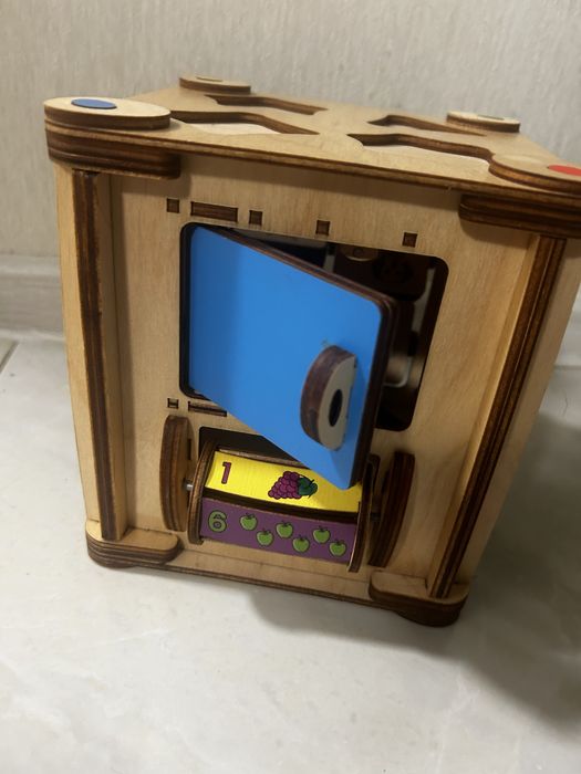 Бізікуб для малюків