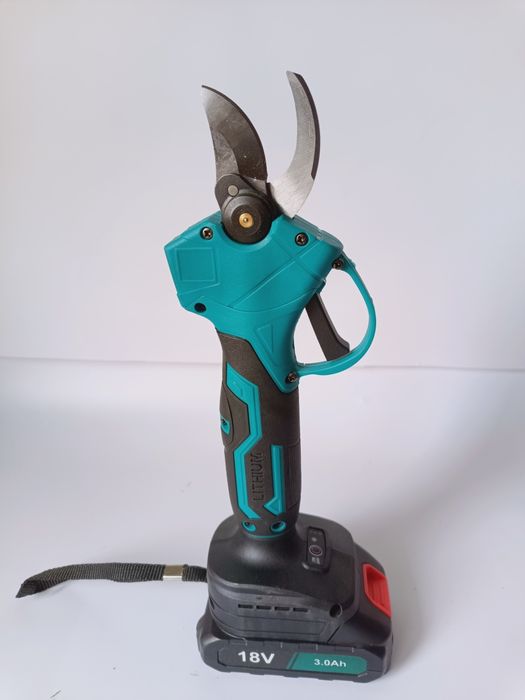 Sekator nożyce aku bezszczotkowe 18v komplet