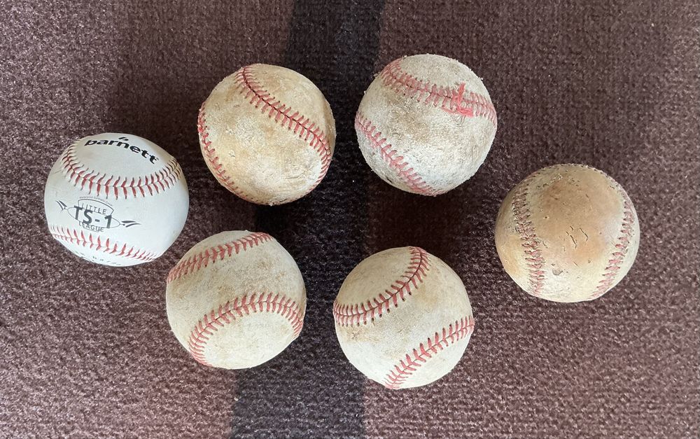 Conjunto de Luvas e Bolas de Basebol / Baseball Gloves & Balls