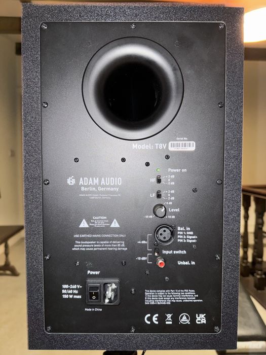 Colunas / Monitores Adam T8V