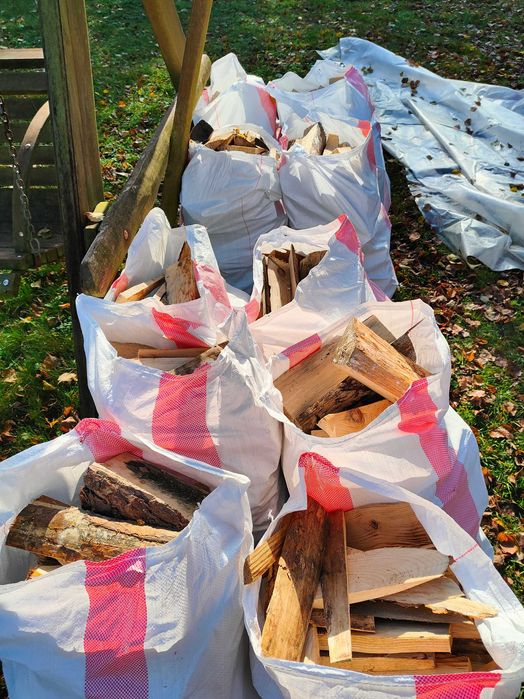 Drewno opałowe w workach
